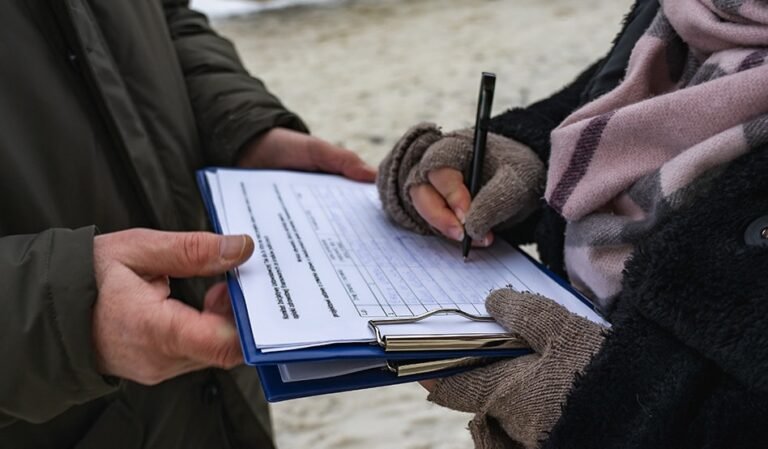 Cannabis Prohibitionists ‘Tricking’ Voters to Sign Petition in Massachusetts