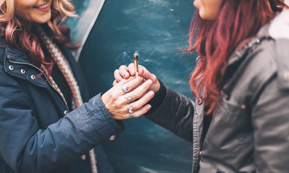 5 Best Strains for Superior Socializing