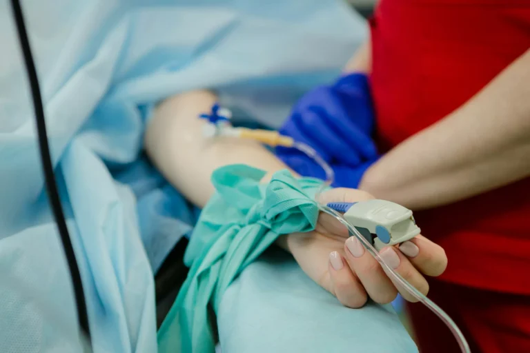 Ananda Pharma podała lek pierwszemu pacjentowi w ramach badania CIPN wspieranego przez NIHR